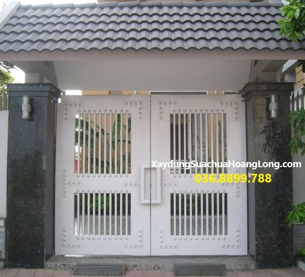 Mẫu cửa cổng sắt hộp 2 cánh đẹp tinh tế sang trọng