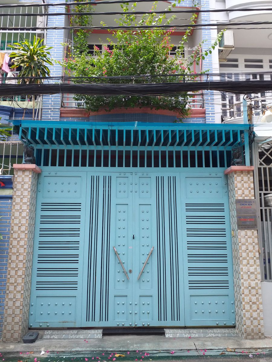 Cửa sắt 2 cánh đẹp đơn giản