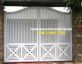Cửa cổng 2 cánh truyền thống