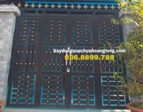 Cửa cổng nhà phố
