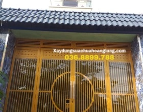 Cửa cổng sắt sơn giả gỗ