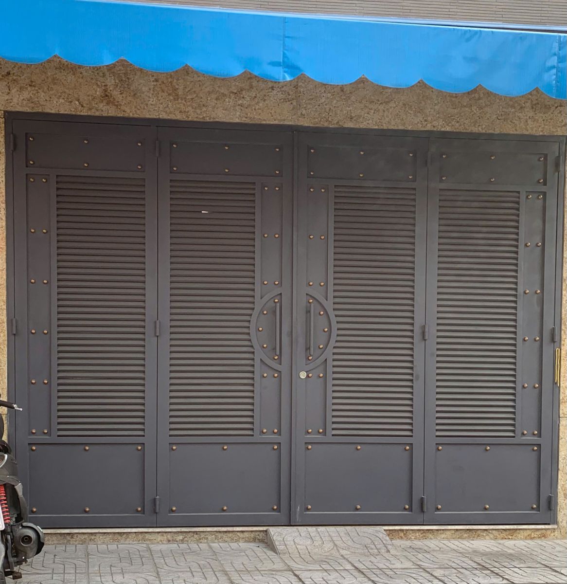 Cửa cổng sắt 2 cánh đẹp quận 7